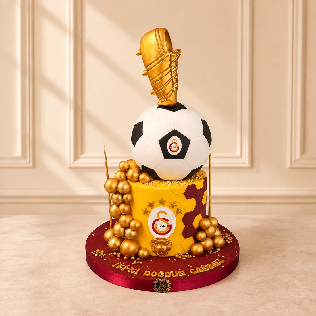 Galatasaray ve Altın Krampon Temalı Futbol Pastası