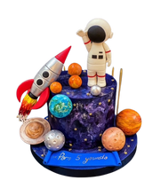 Astronot ve Gezegenler Doğum Günü Pastası