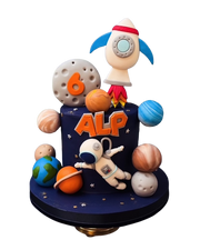 Astronot ve Uzay Temalı Roketli Pasta