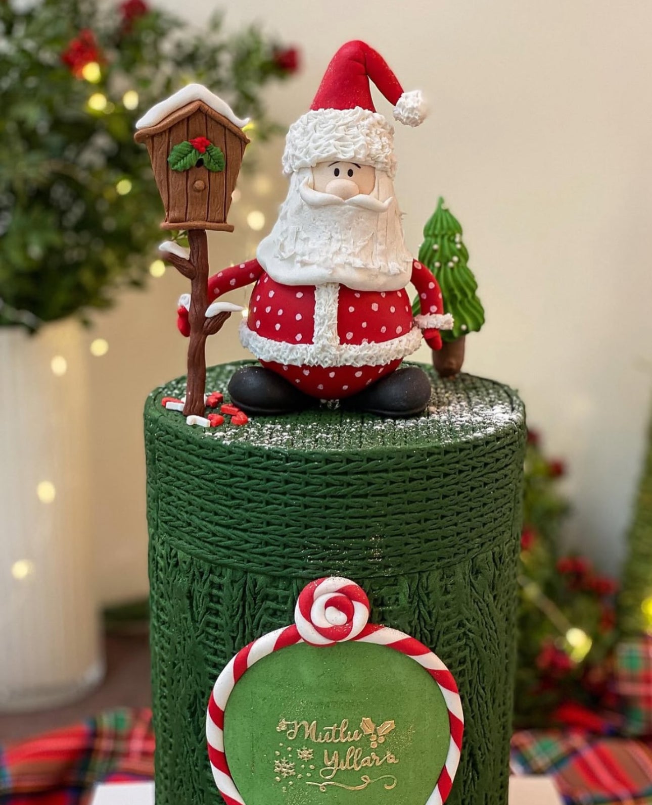 Örgü Detaylı Yılbaşı Pastası – Noel Baba Temalı Özel Tasarım Noel Pastası