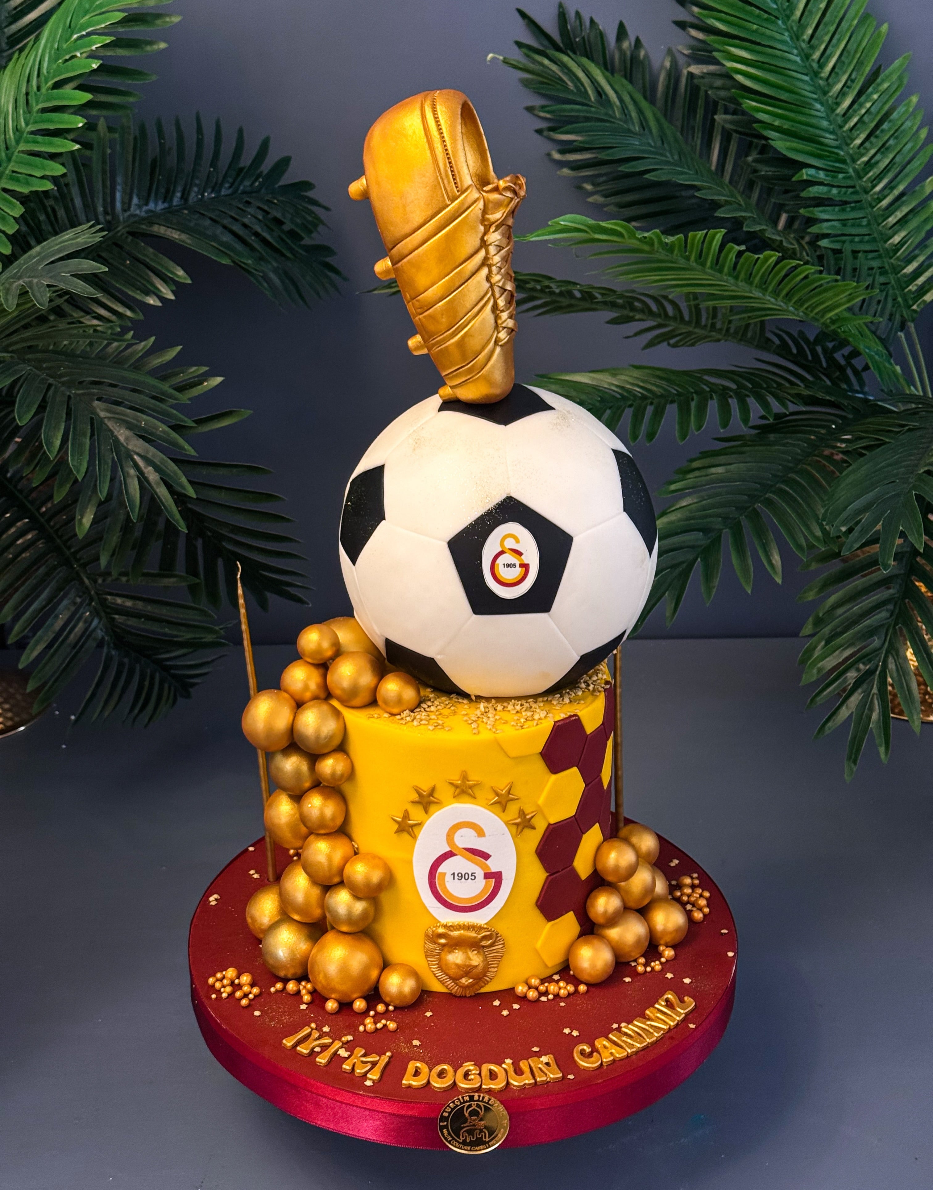 Galatasaray ve Altın Krampon Temalı Futbol Pastası
