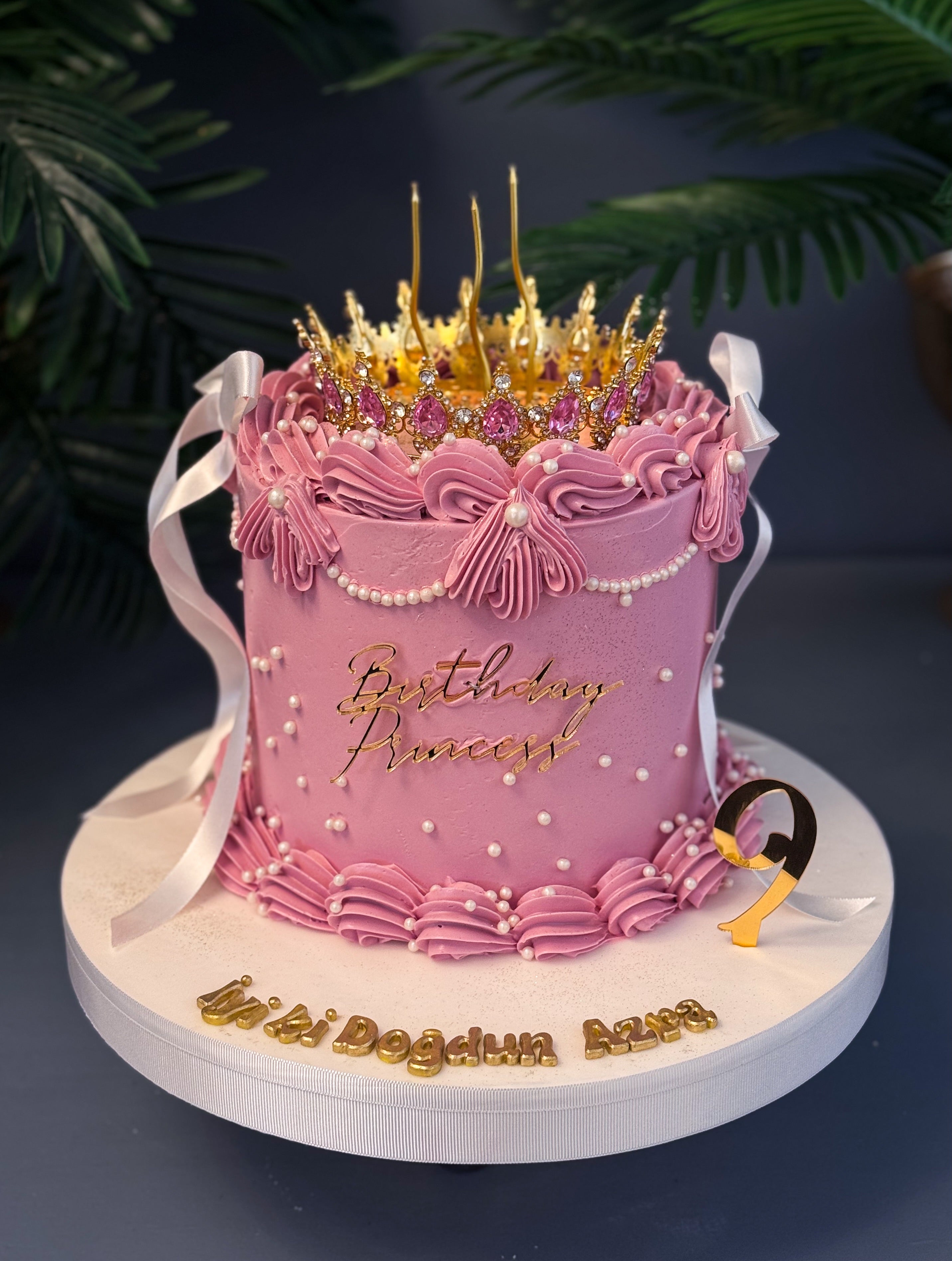 Pembe Taşlı Prenses Tacı ve Kurdeleli Lambeth Pasta