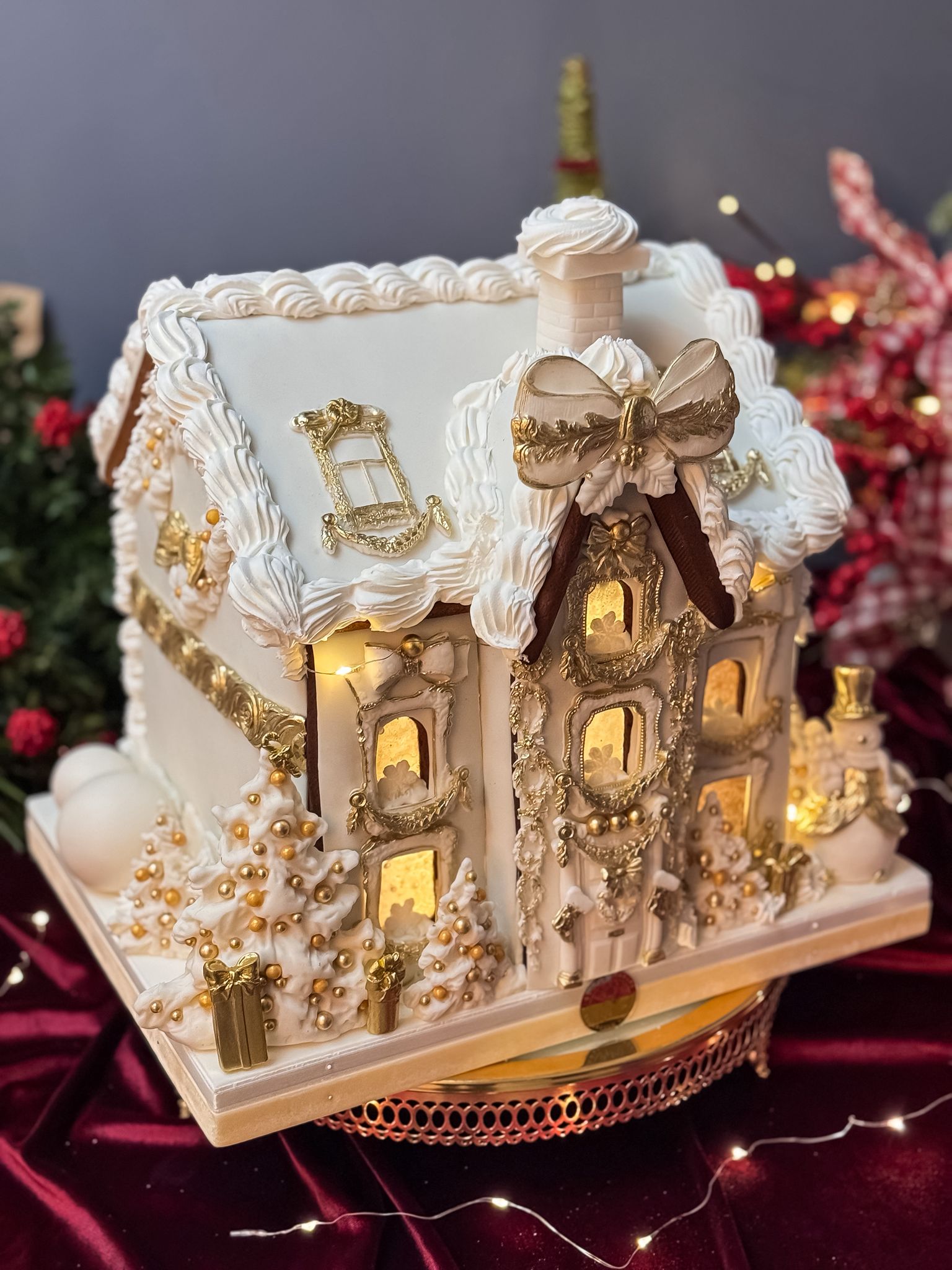 Kurabiye Ev Büyük Boy Altın Varak Süslemeli Işıklı