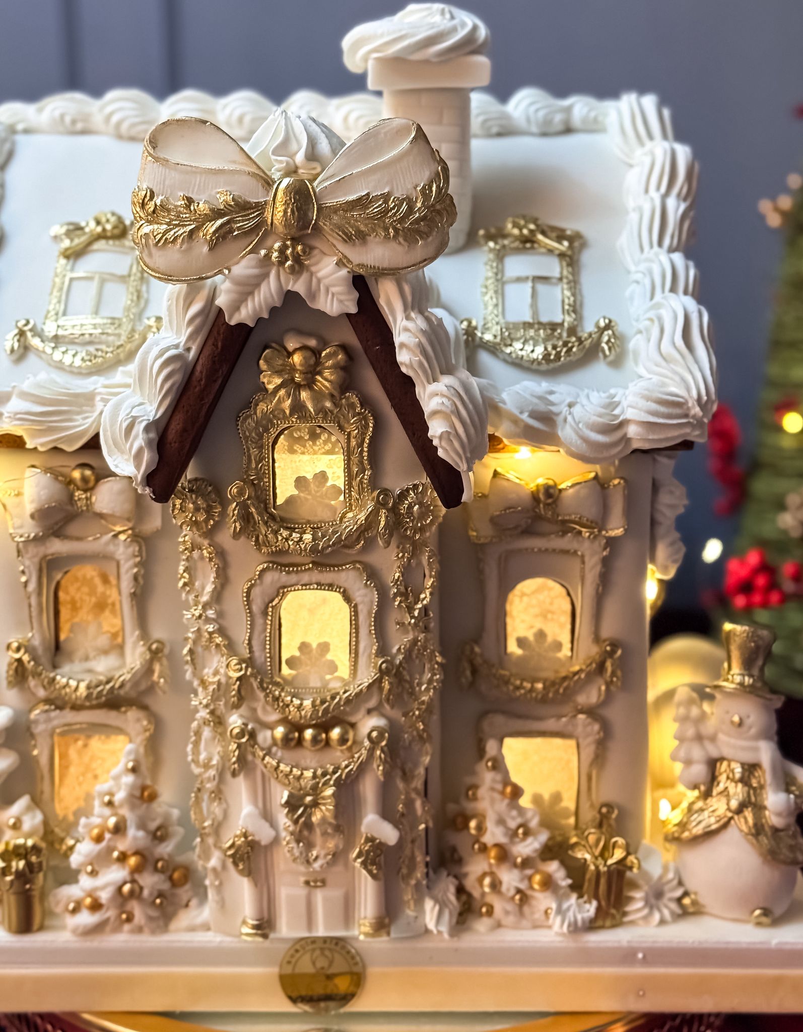 Kurabiye Ev Büyük Boy Altın Varak Süslemeli Işıklı