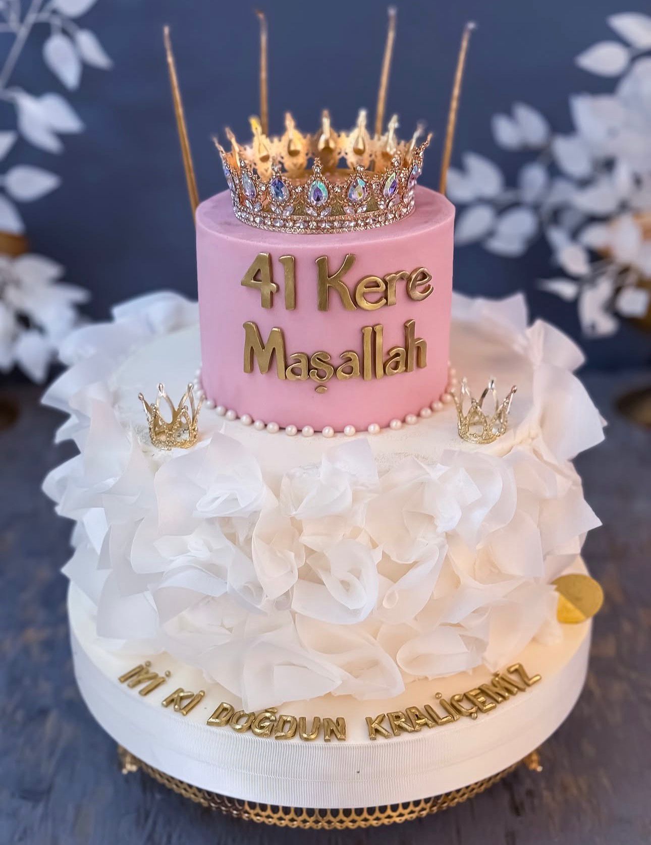 41 Kere Maşallah Temalı İki Katlı Kraliçe Pastası