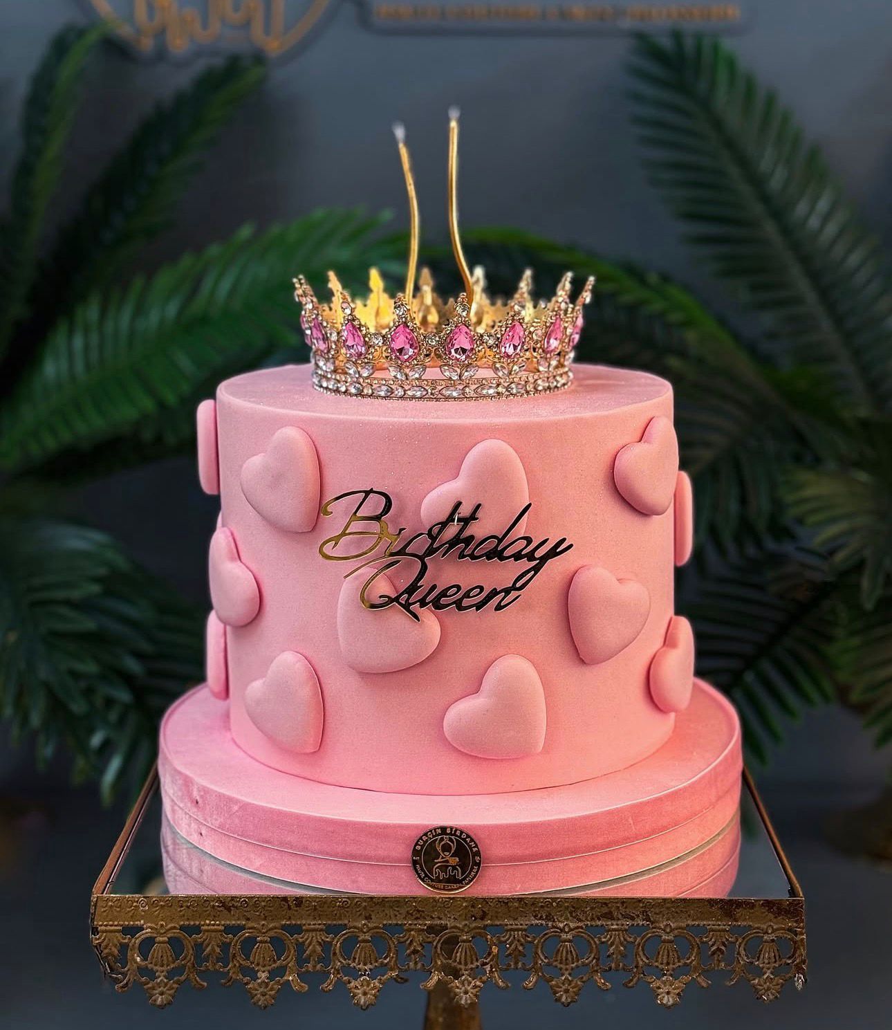 Pembe Kalpli ve Taçlı Birthday Queen Pasta