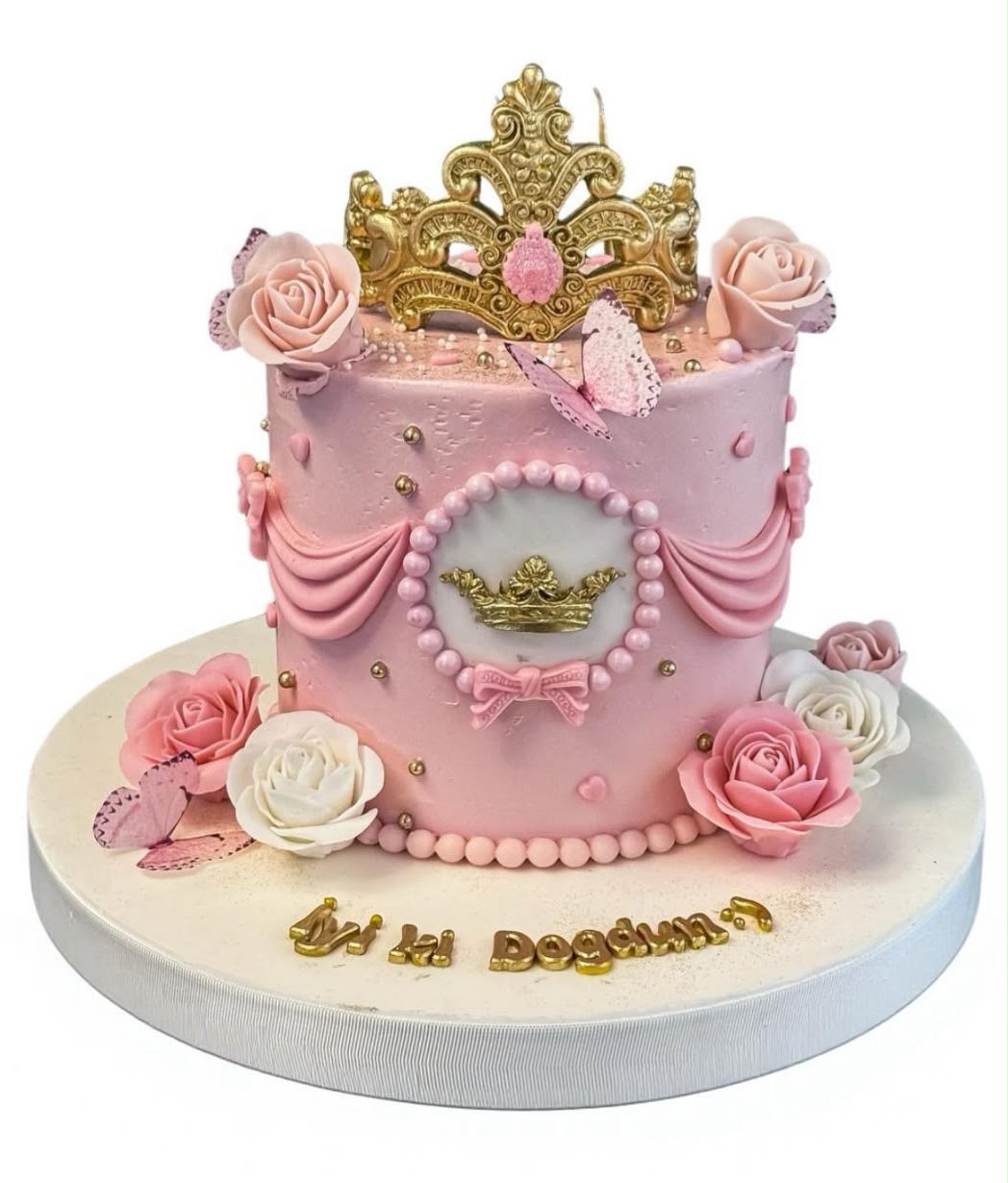 Altın Kraliçe Tacı ve Gül Detaylı Pembe Butik Pasta
