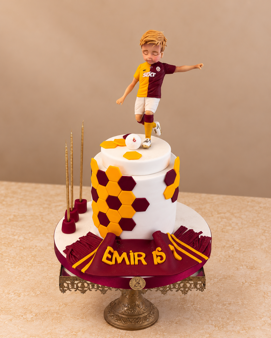 Galatasaray Formalı Çocuk Figürlü Pasta