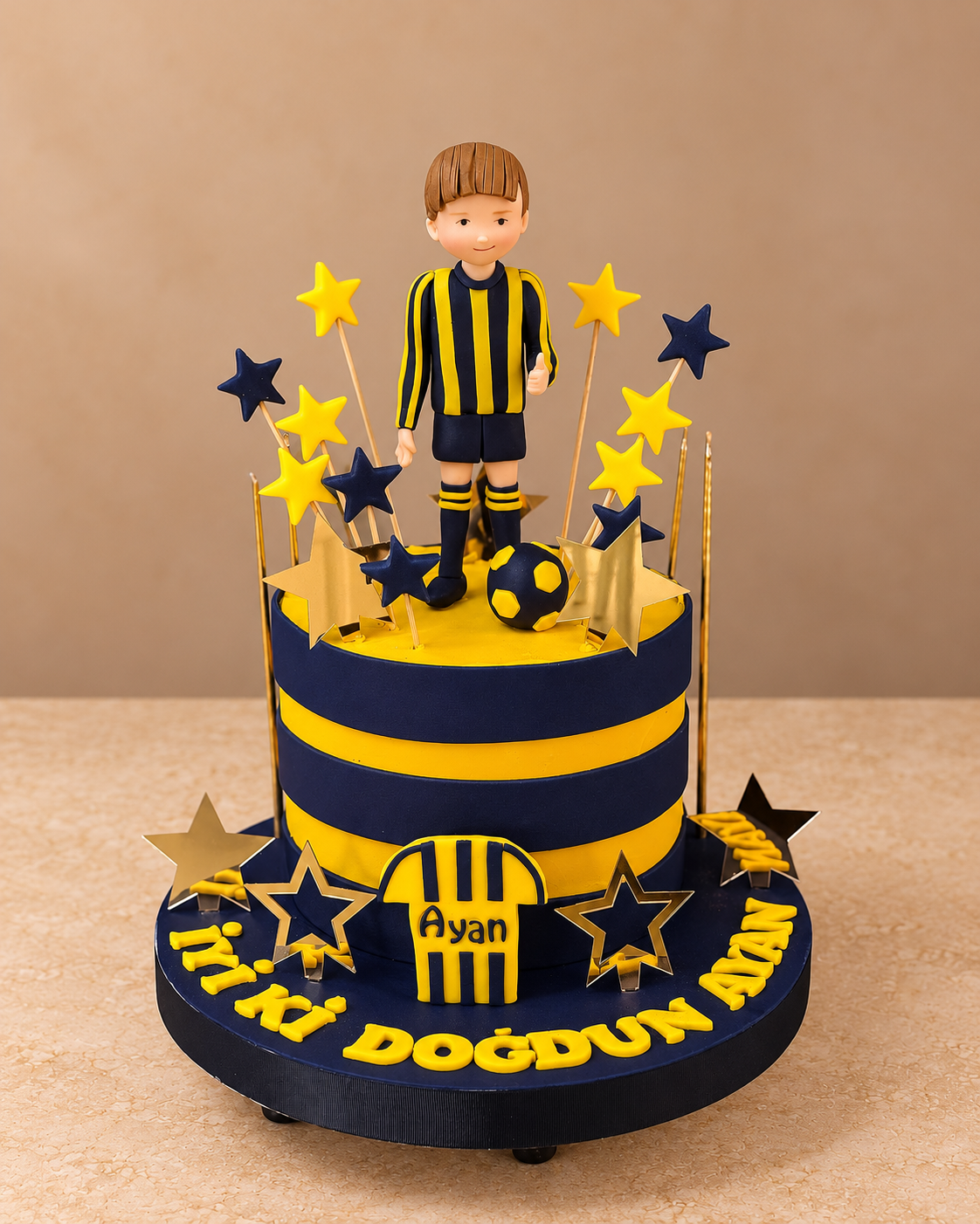 Fenerbahçe Formalı Çocuk ve Yıldızlı Pasta