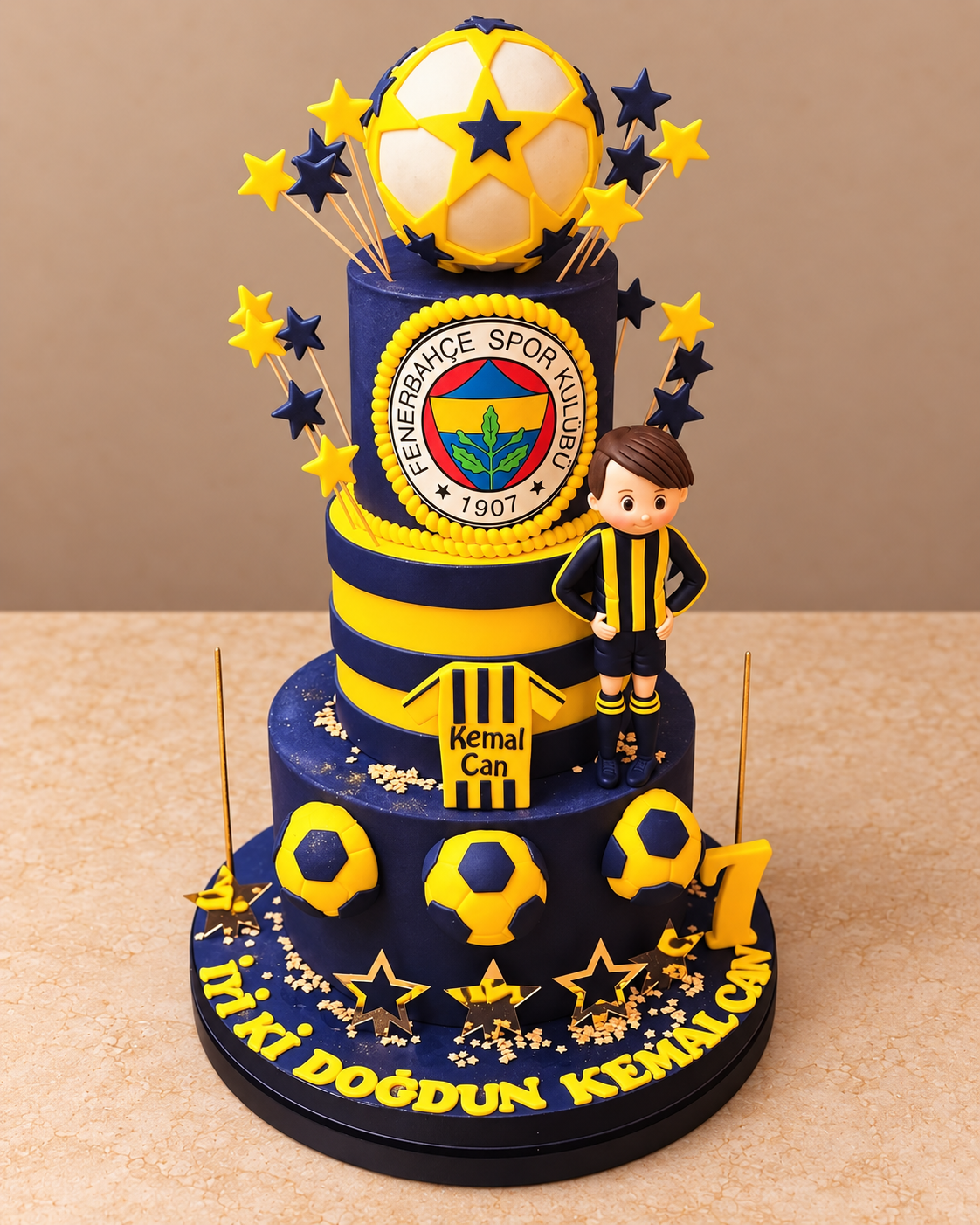 Fenerbahçe Armalı Çocuk Figürlü İki Katlı Pasta