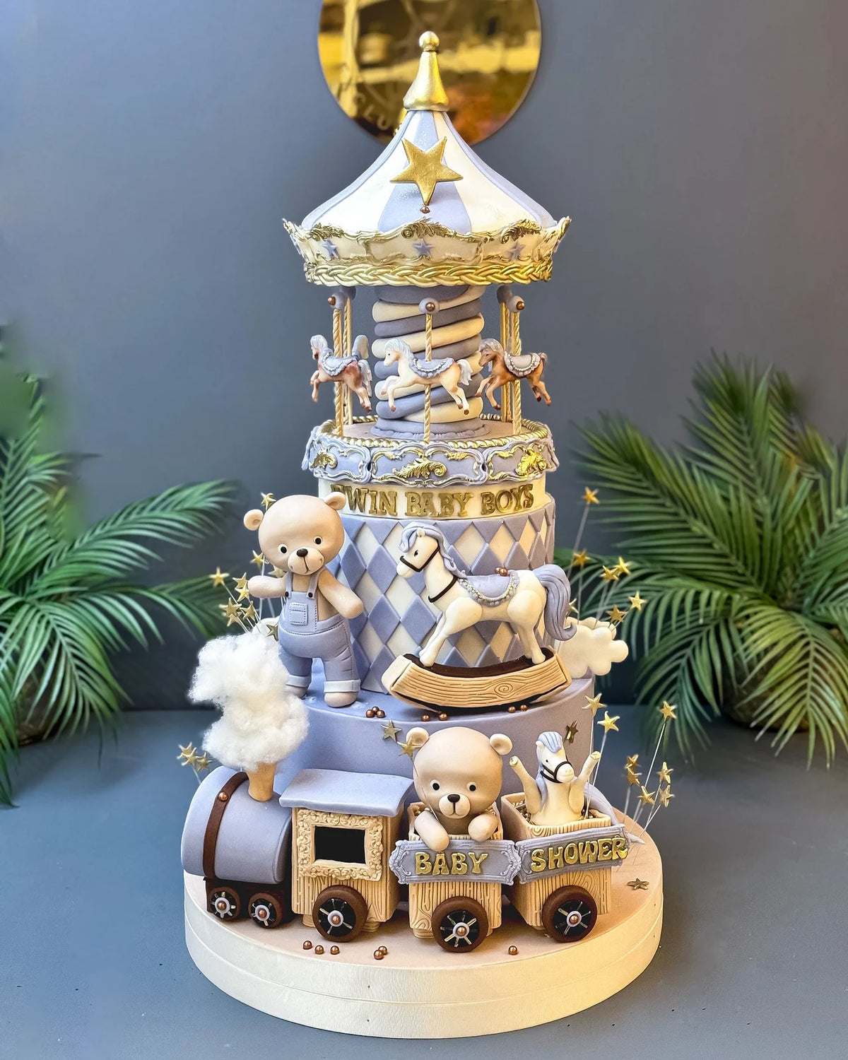 Altın Atlıkarınca ve Trenli Baby Shower Pastası