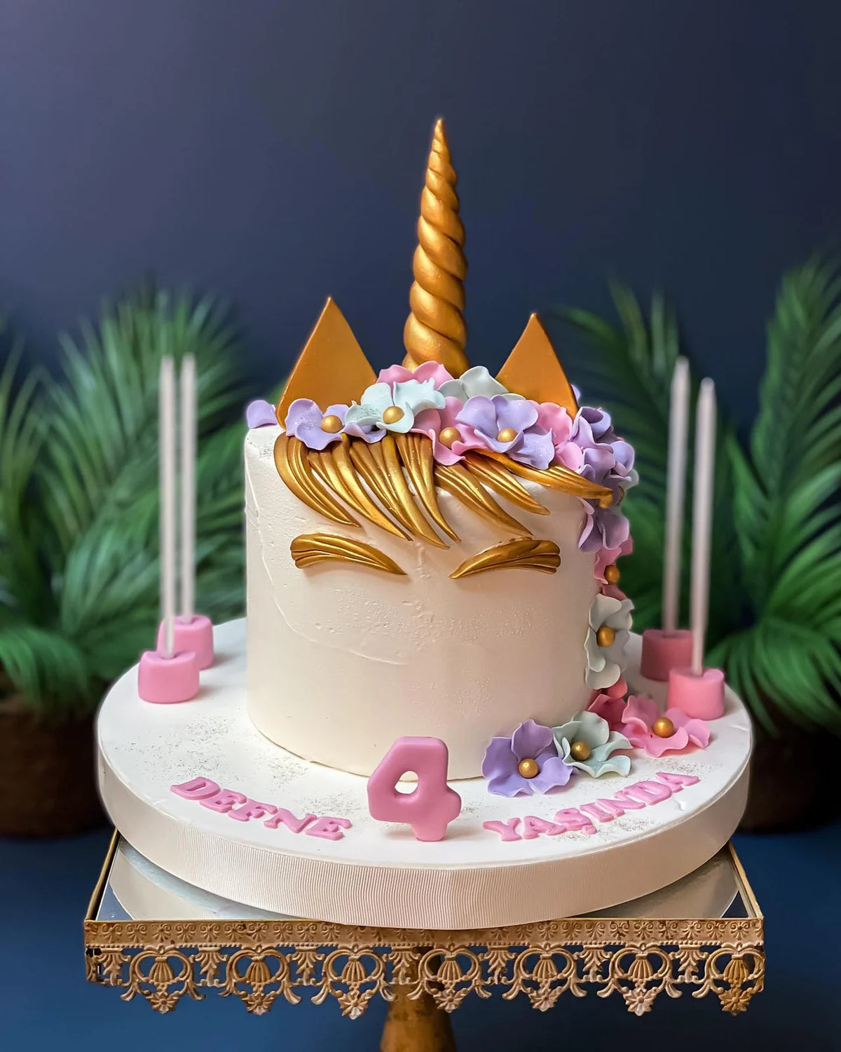 Altın Boynuzlu Beyaz Unicorn 9 Yaş Pastası