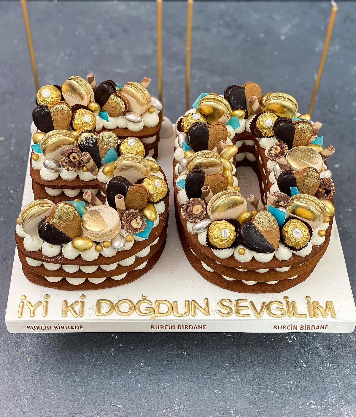 Altın Çikolata Süslemeli 50 Rakam Pastası