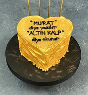 Altın Kalp Şeklinde Mesajlı Pasta