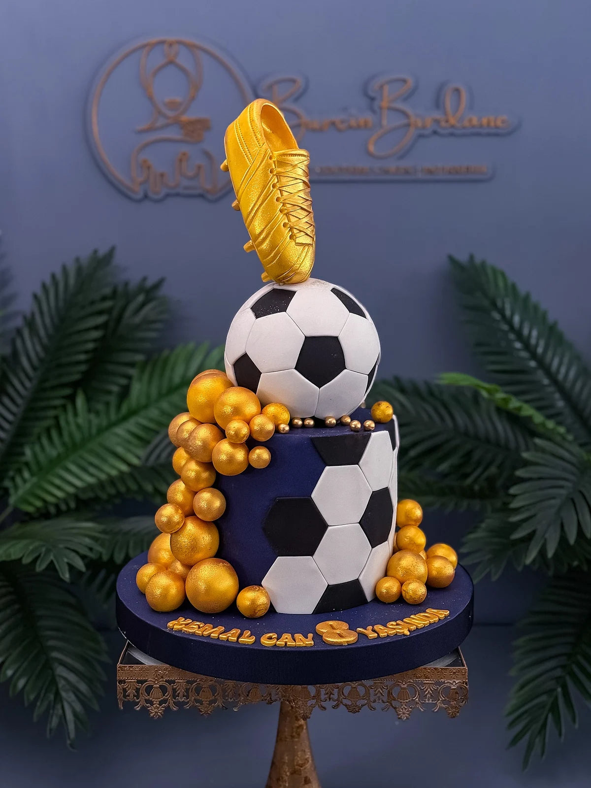 Altın Krampon ve Futbol Toplu Lacivert Pasta
