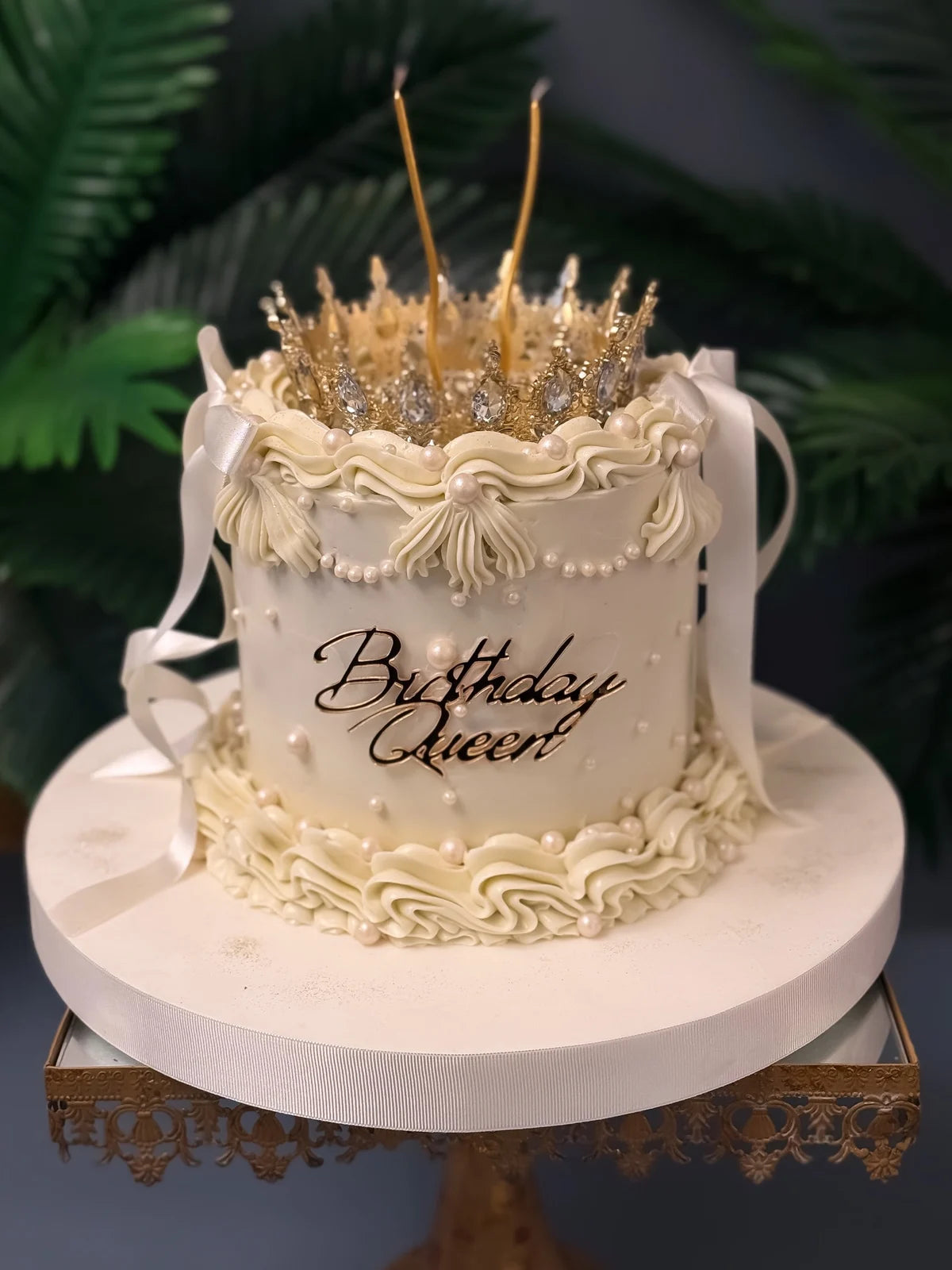 Altın Taçlı Beyaz Birthday Queen Vintage Pastası