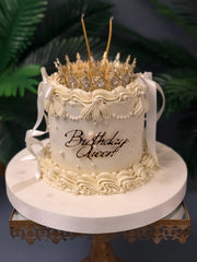 Altın Taçlı Beyaz Birthday Queen Vintage Pastası