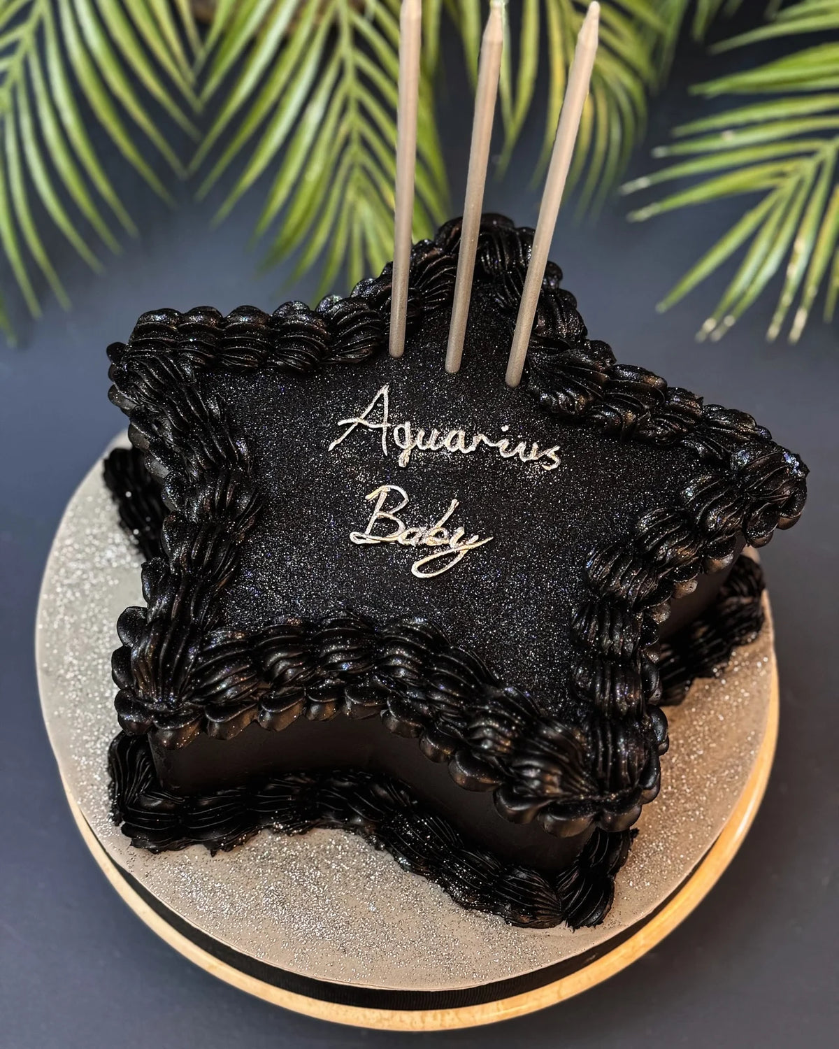 Aquarius Baby Yazılı Siyah Yıldız Pasta