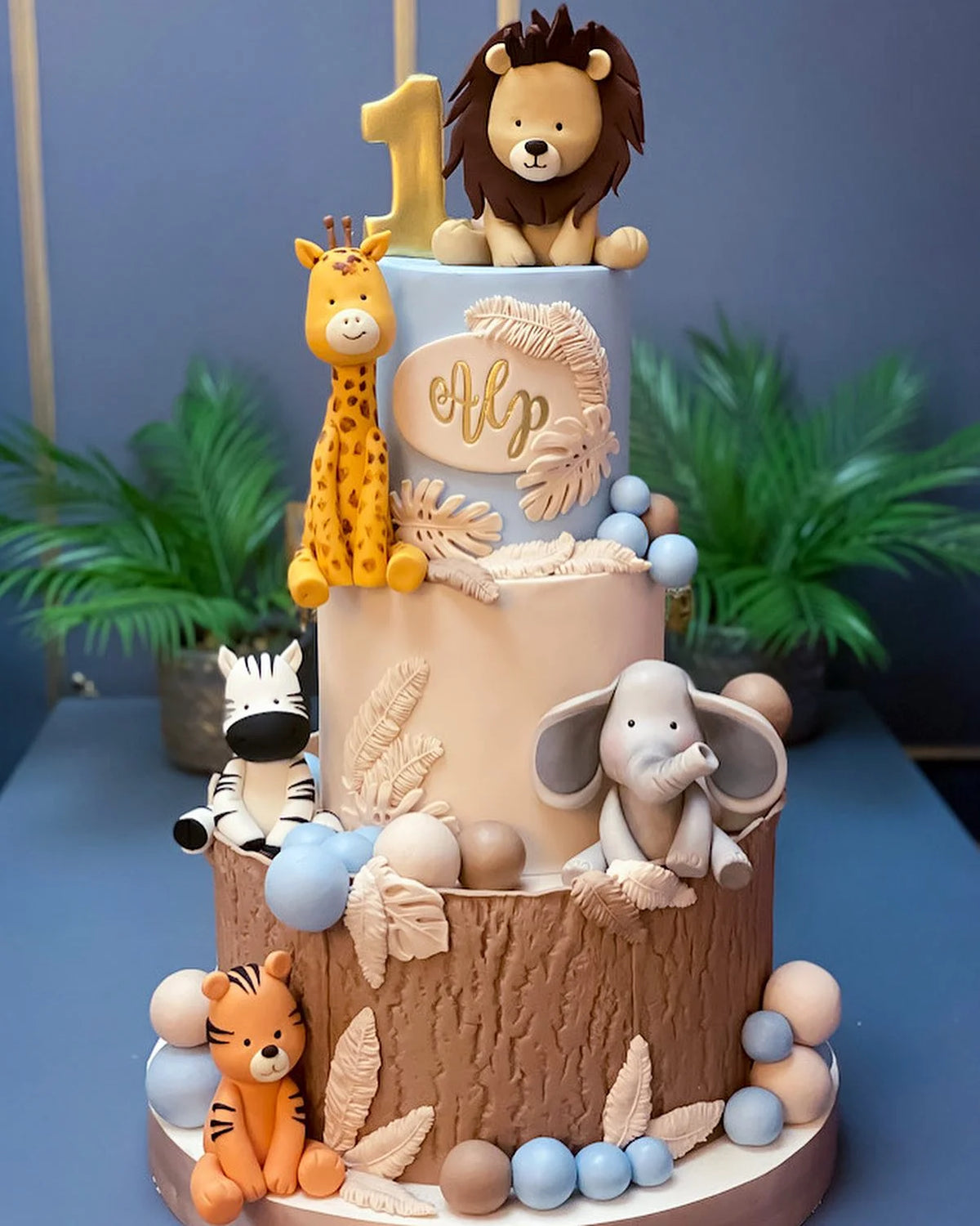 Aslan ve Safari Hayvanlı Üç Katlı Pasta