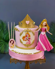 Aurora ve Altın Taçlı Pembe Pasta