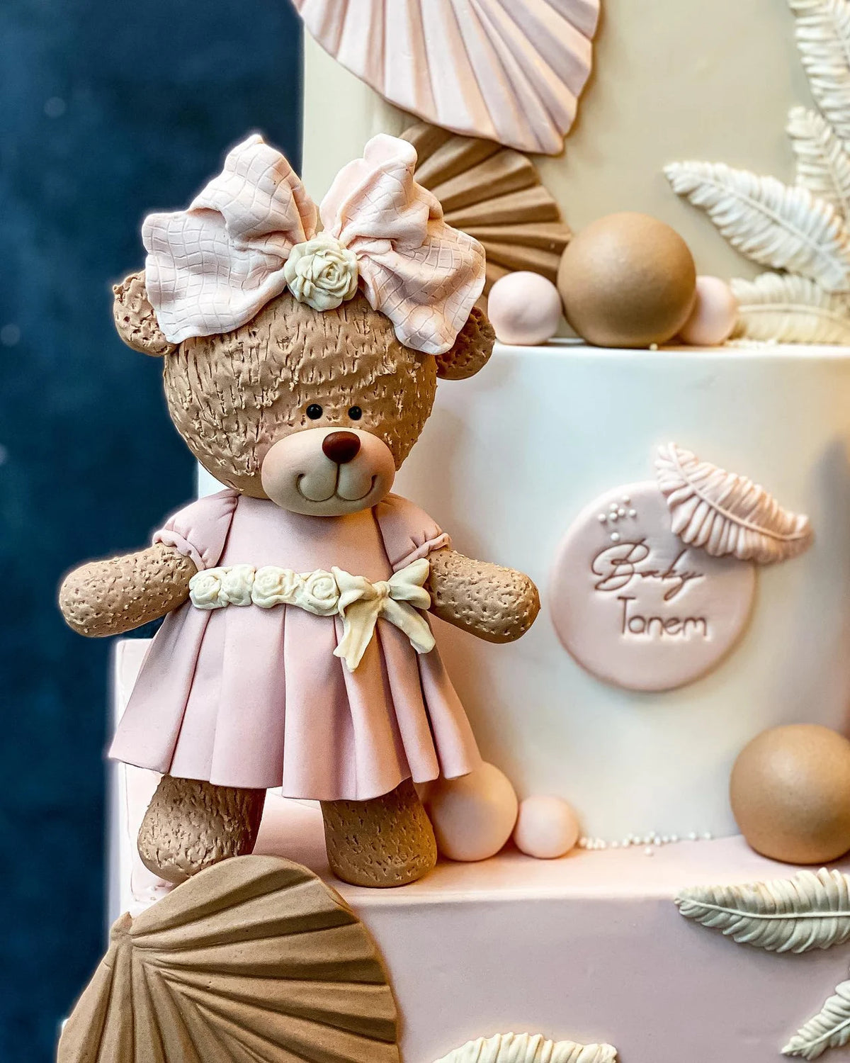 Ayıcık Figürü ve Pembe Fiyonklu Baby Shower Tasarımı