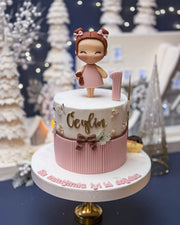 Ayıcık Kostümlü Kız Figürlü Pembe Pasta