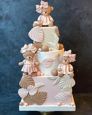 Ayıcık ve Yelpaze Süslemeli İki Katlı Baby Shower Pastası