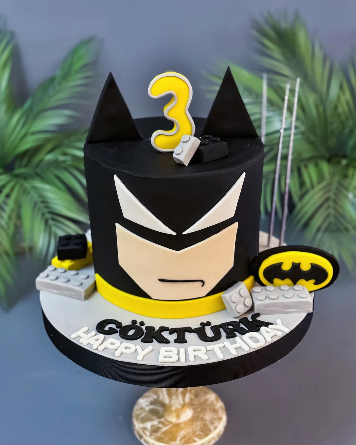 Batman Maskesi Şeklinde 3 Yaş Pastası