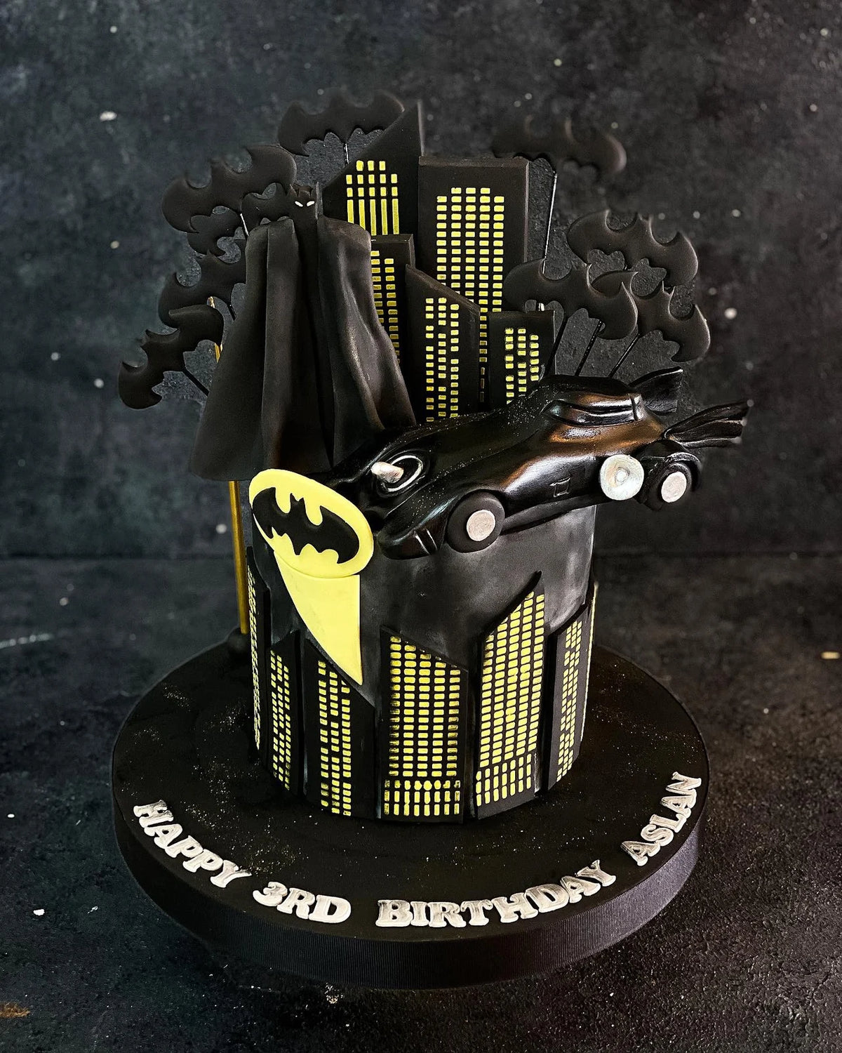 Batman ve Batmobile Temalı Siyah Pasta