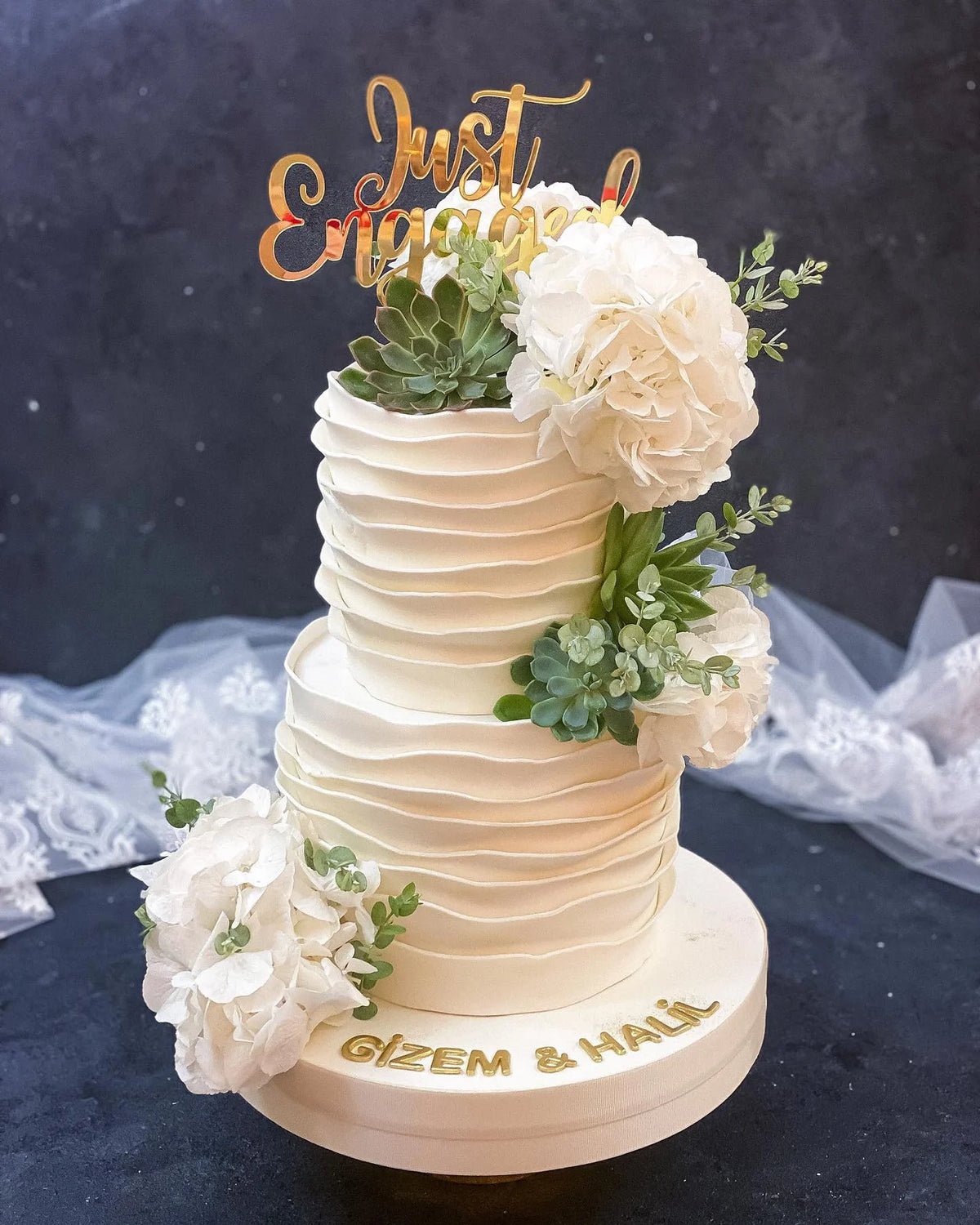 Beyaz Ortancalı İki Katlı Just Married Pastası