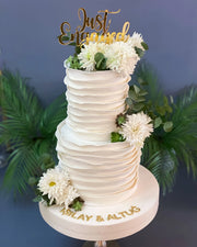 Beyaz Papatyalı İki Katlı Just Married Pastası