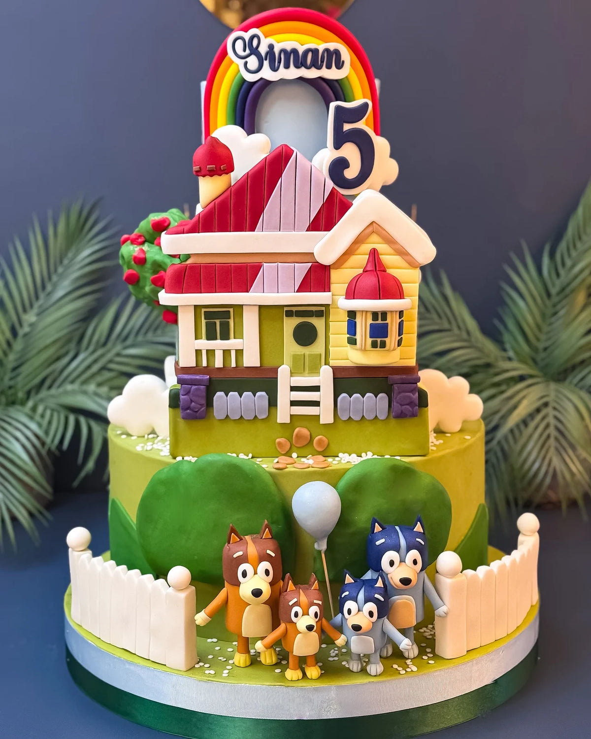 Bluey Ailesi ve Ev Şeklinde Pasta