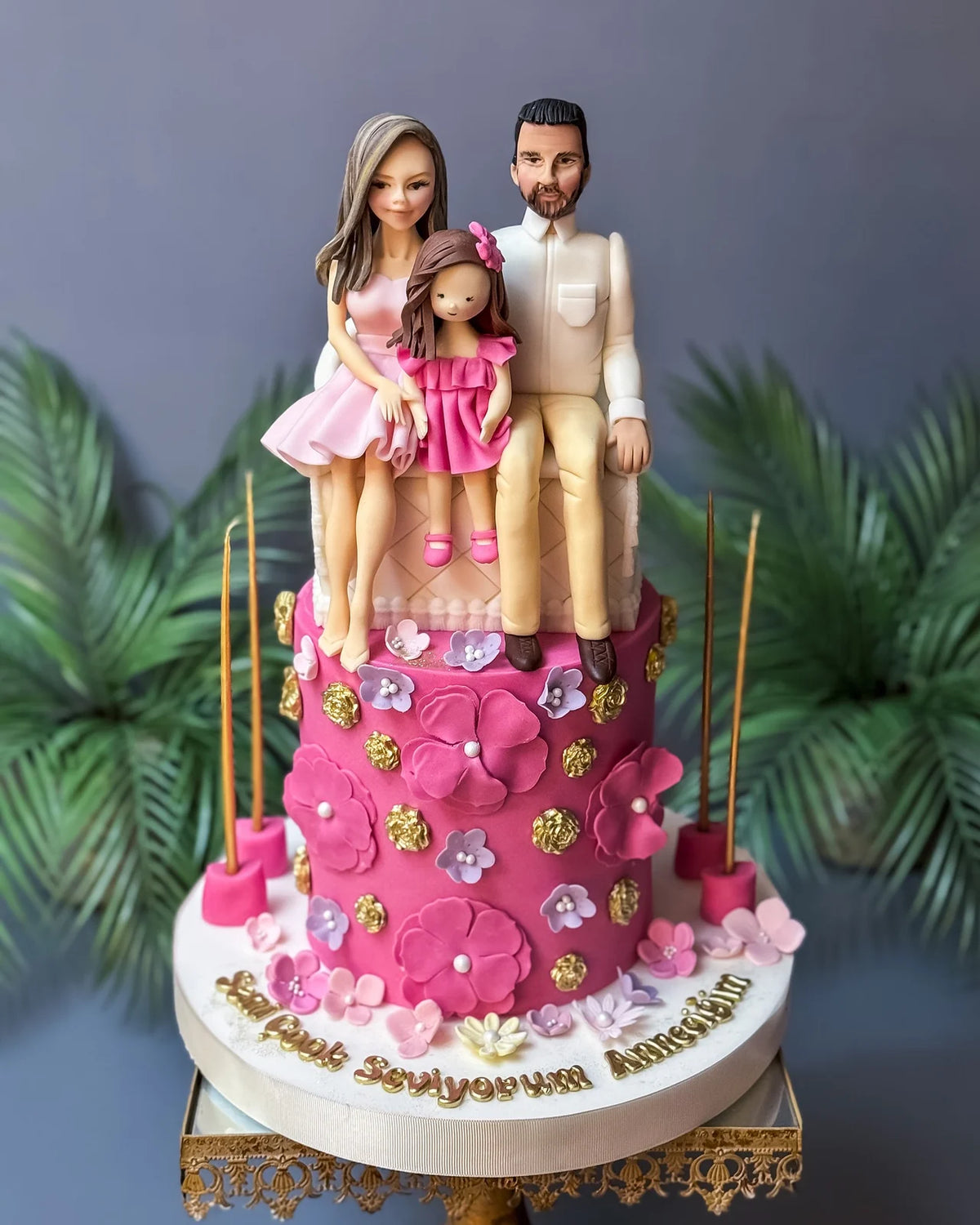 Çift Figürlü Pembe Çiçekli Pasta
