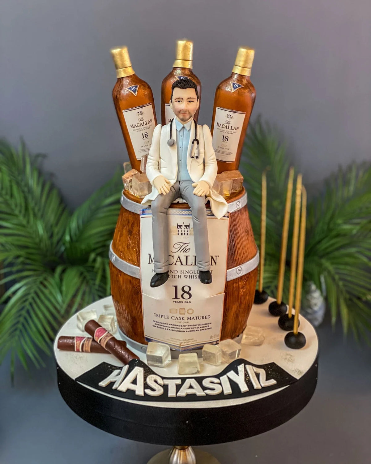 Doktor ve Viski Temalı Kişiye Özel Pasta