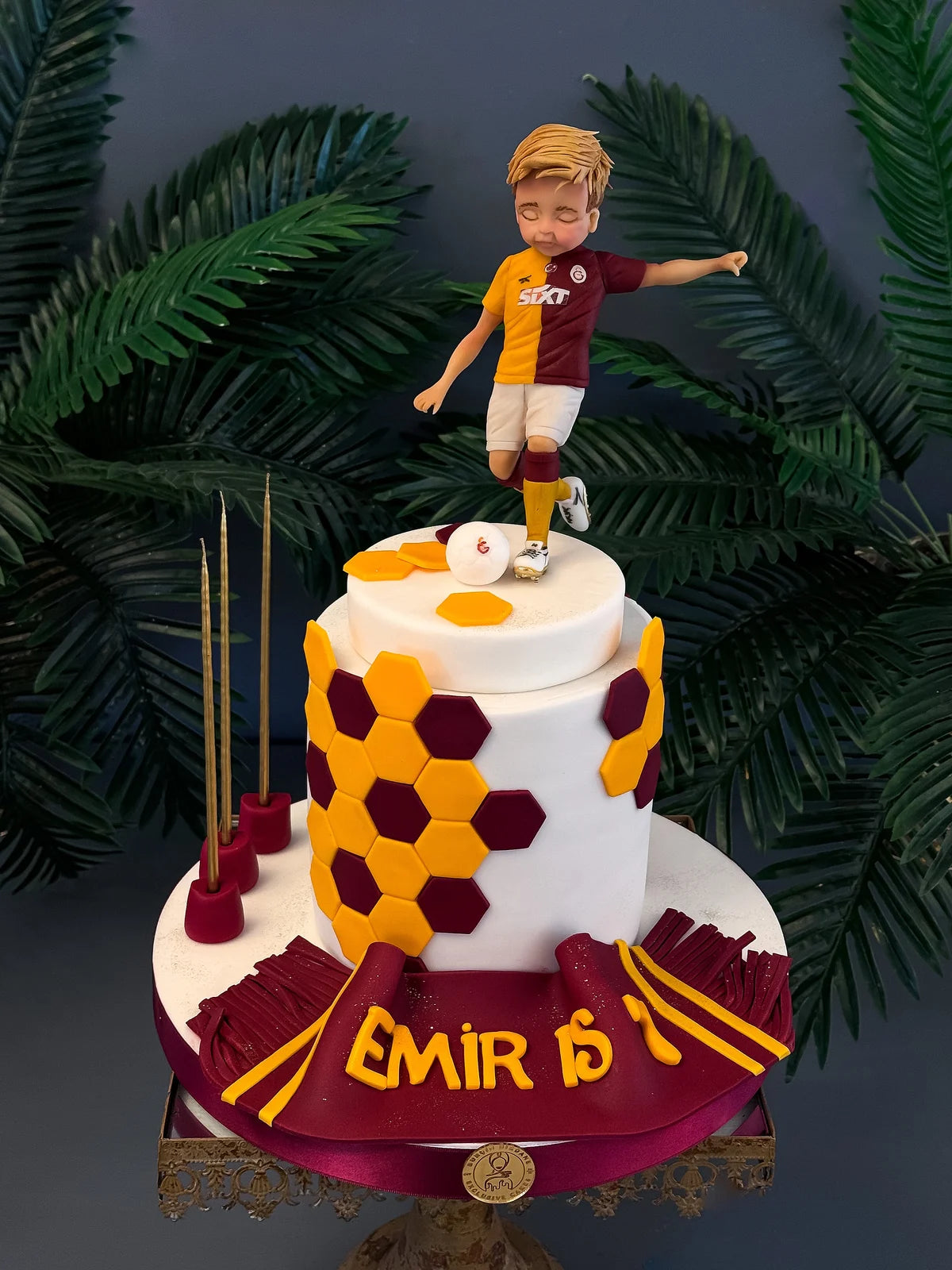 Galatasaray Formalı Çocuk Figürlü Pasta