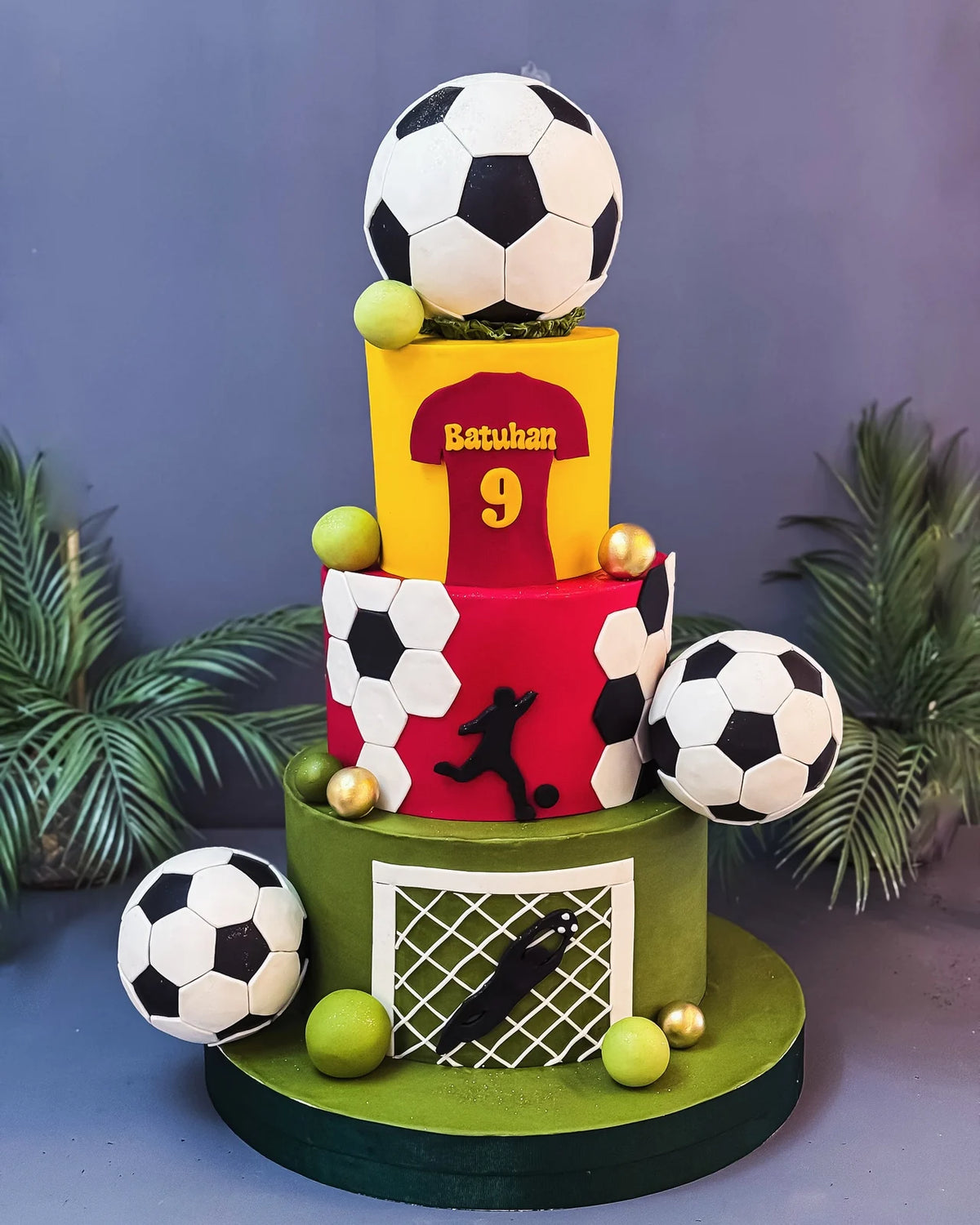Galatasaray Formalı ve Kale Desenli İki Katlı Pasta