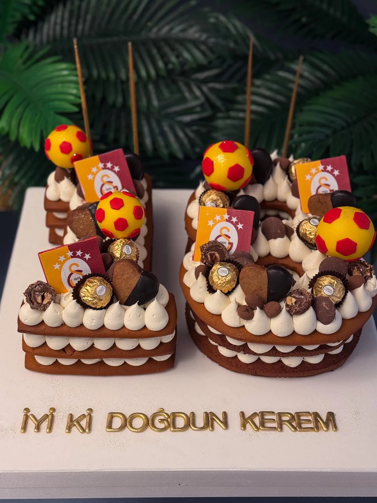 Galatasaray Temalı 10 Rakam Pastası