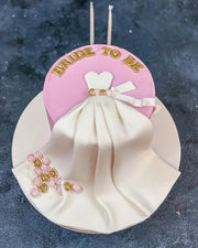 Gelinlik Süslemeli Pembe Beyaz Bride to Be Pastası