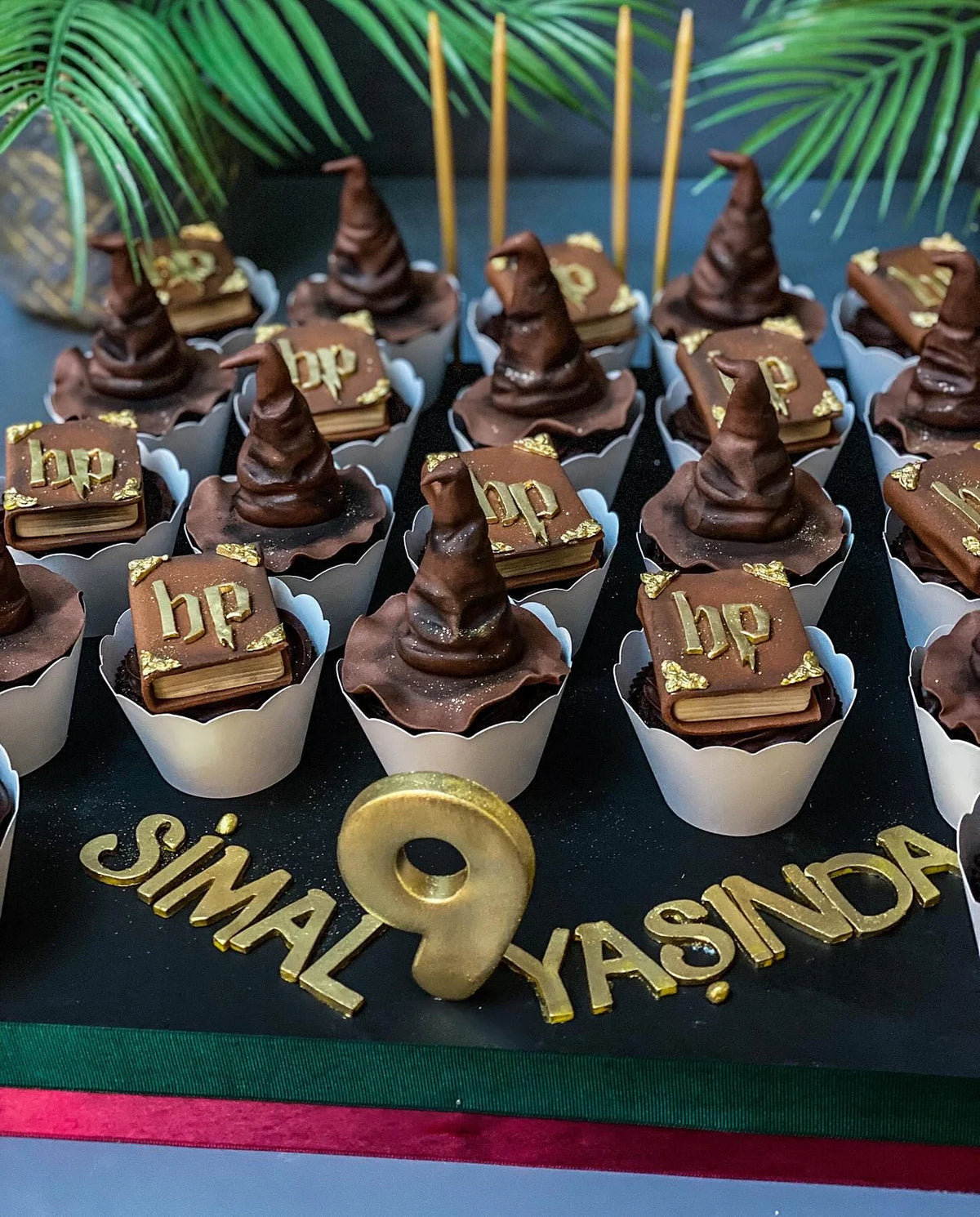 Harry Potter Şapka ve Kitap Süslemeli Cupcake Seti