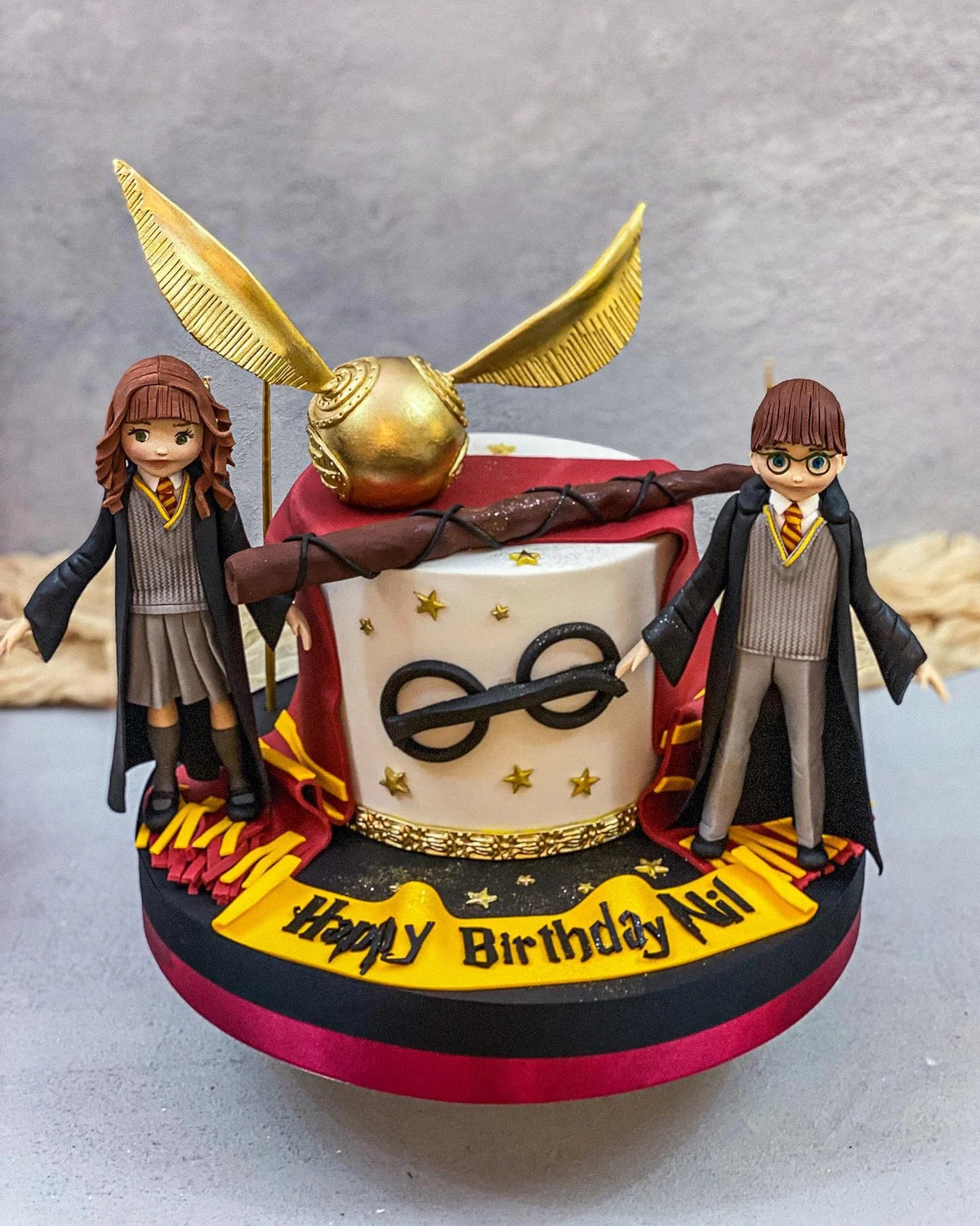 Harry ve Hermione Figürlü Altın Snitch Pastası