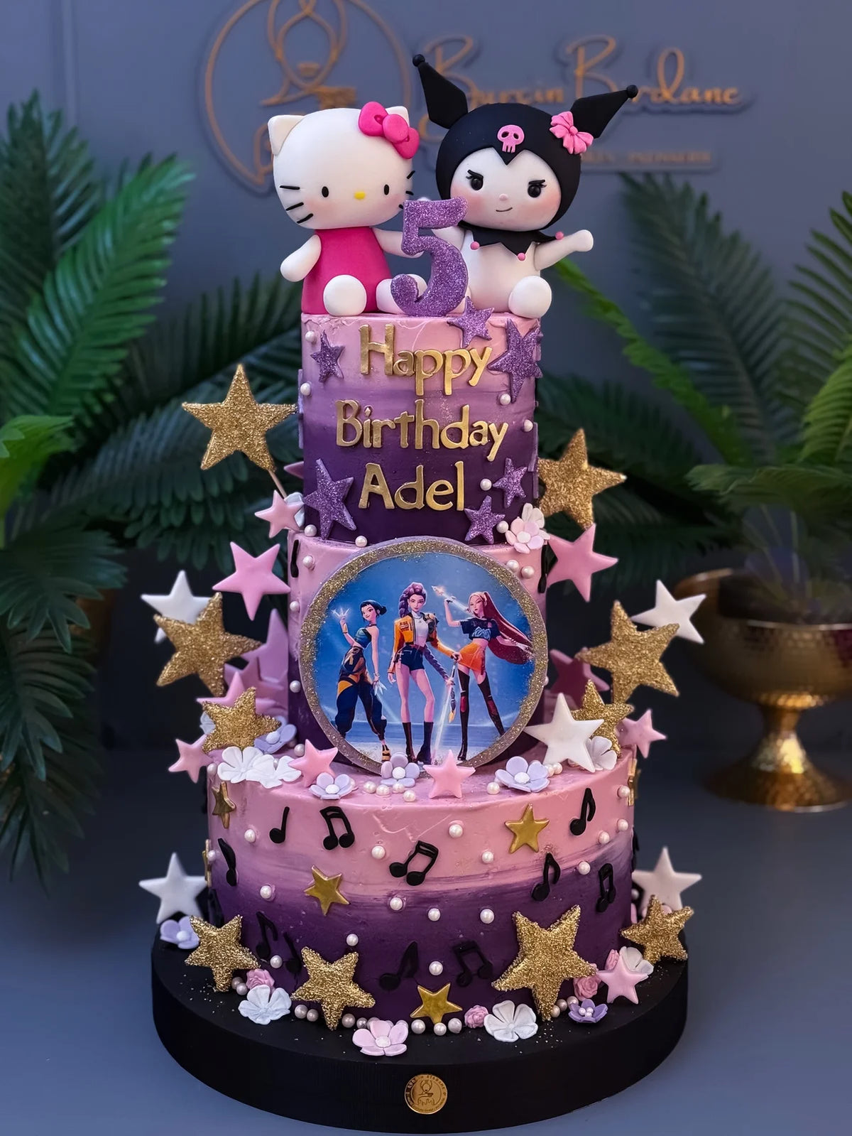 Hello Kitty Kuromi ve K-Pop İki Katlı Pasta