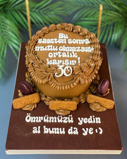 Kahverengi Bisküvi Süslemeli 50 Yaş Pastası
