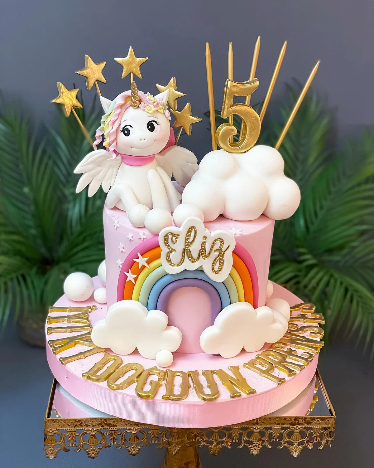 Kanatlı Unicorn ve Gökkuşağı 5 Yaş Pastası