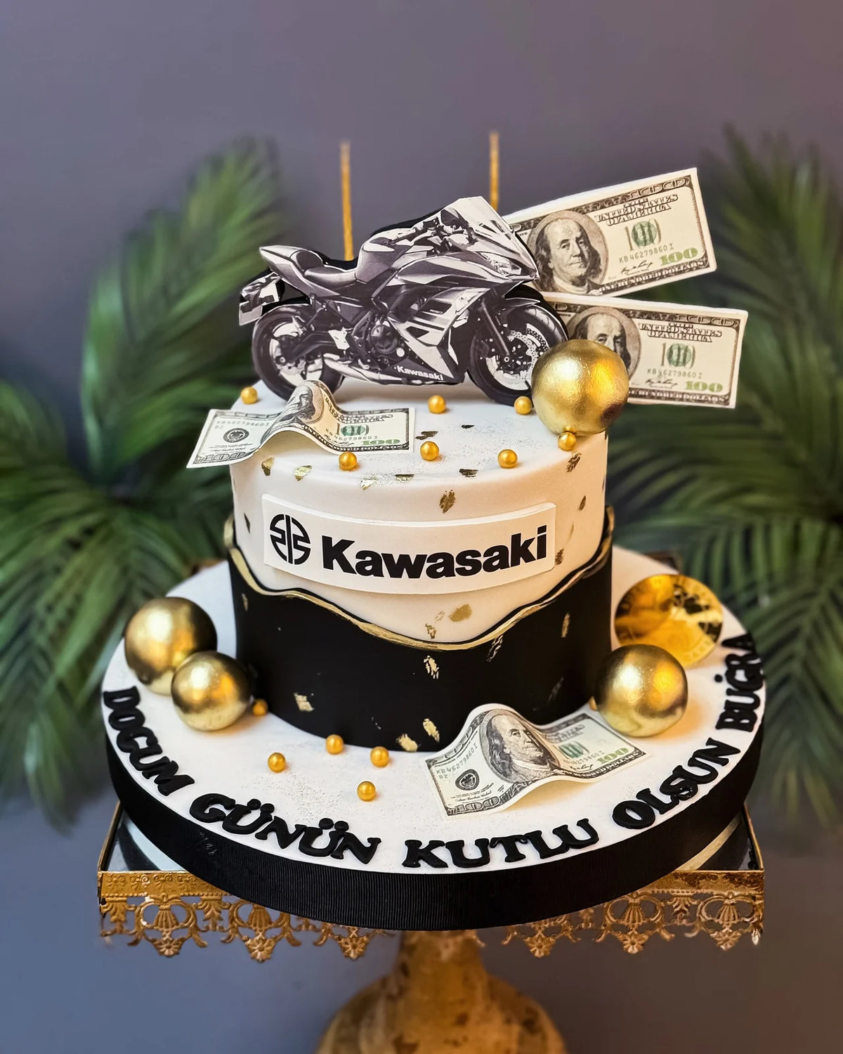 Kawasaki Motosiklet ve Banknot Temalı Pasta