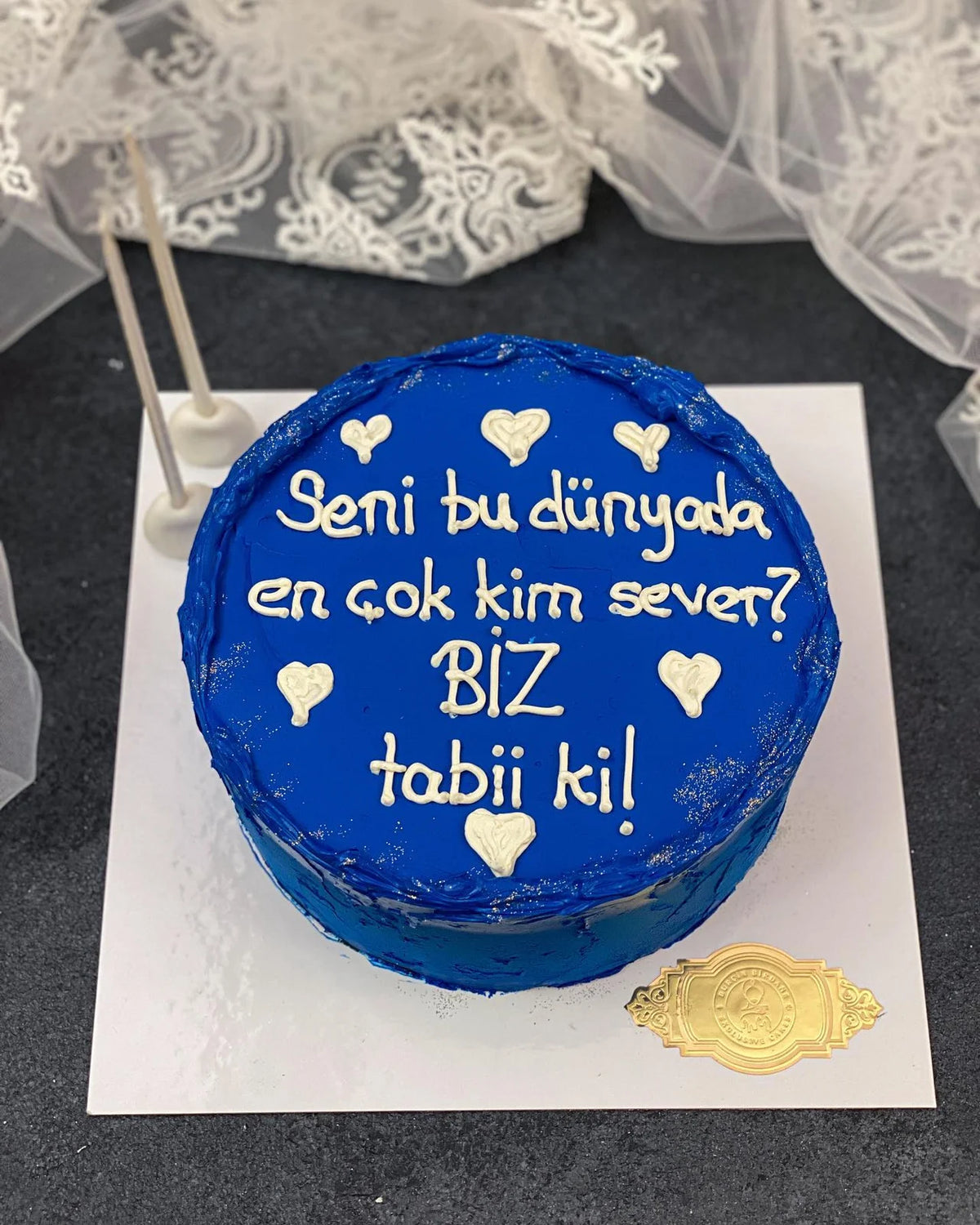 Mavi Zeminli Kalp Desenli Mesaj Pastası