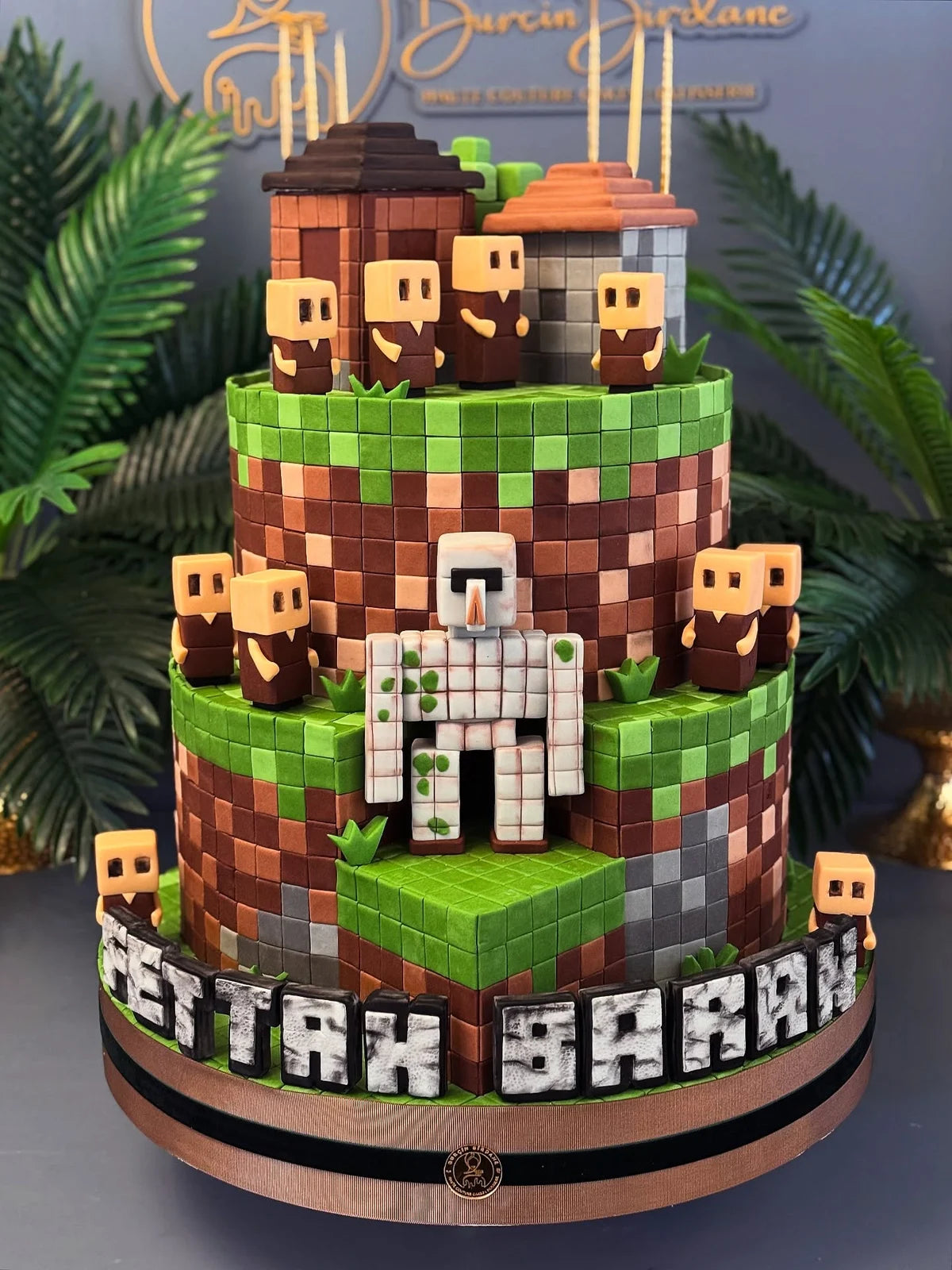 Minecraft Karakterli İki Katlı Pasta