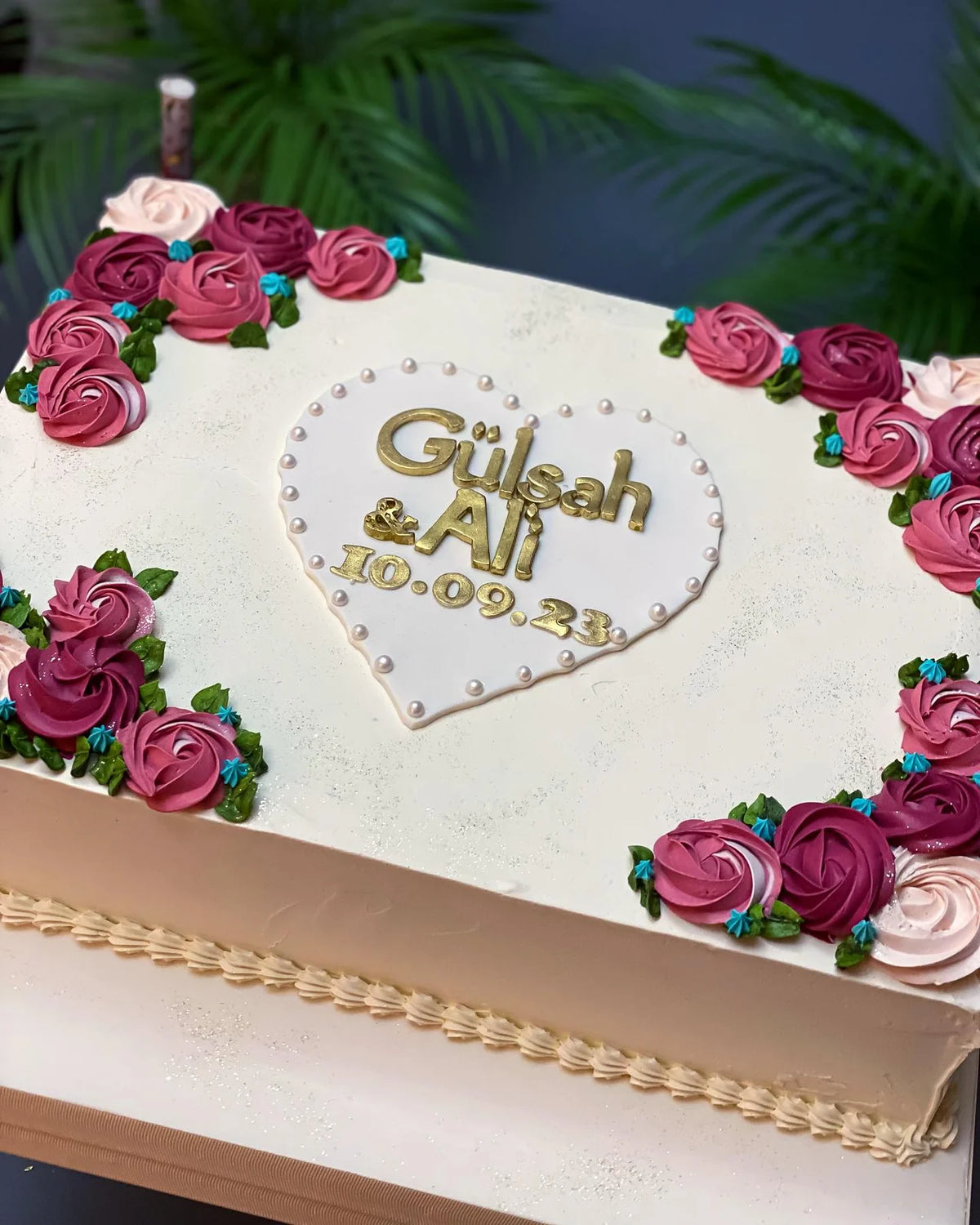 Mor Pembe Güllü Dikdörtgen Nişan Pastası