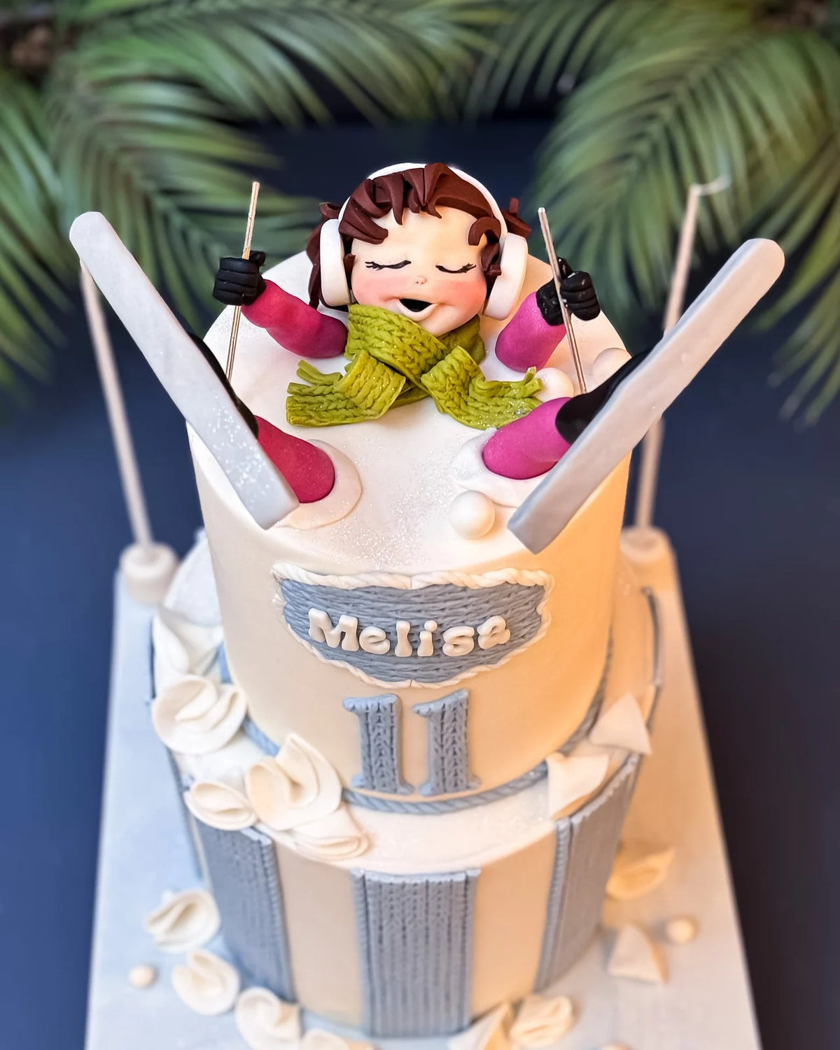 Müzik Dinleyen Kız ve Kulaklık Temalı Pasta