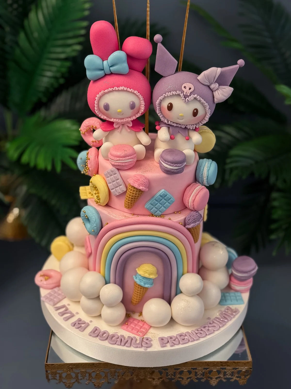 My Melody ve Kuromi Gökkuşağı Pastası