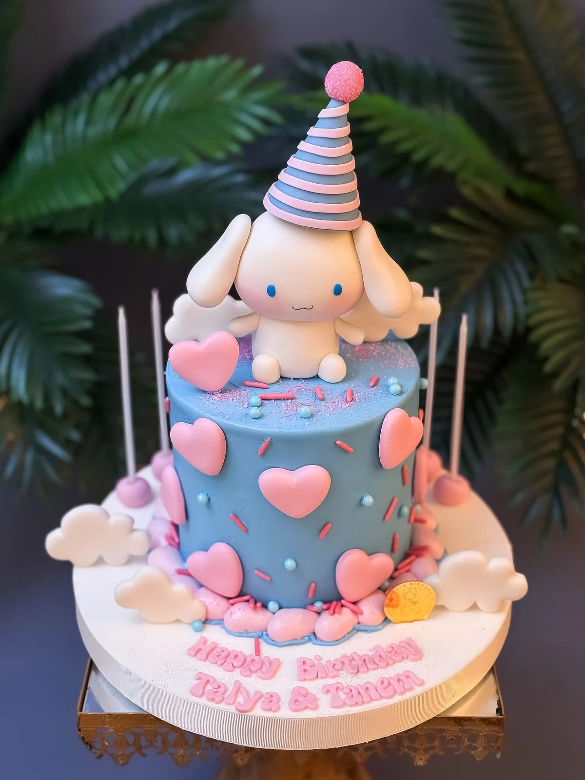 Parti Şapkalı Cinnamoroll ve Pembe Kalpli Pasta